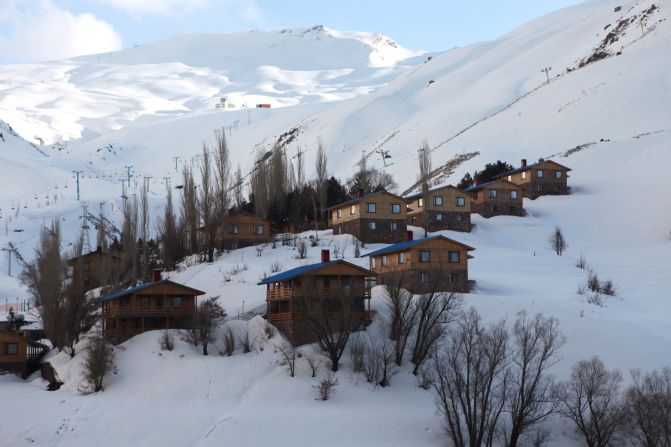 British, American and Canadian tourists must book tours, which typically include stays in one of Dizin's hotels. Other nationals can book resort chalets, which are also popular with young affluent Iranians on weekends.