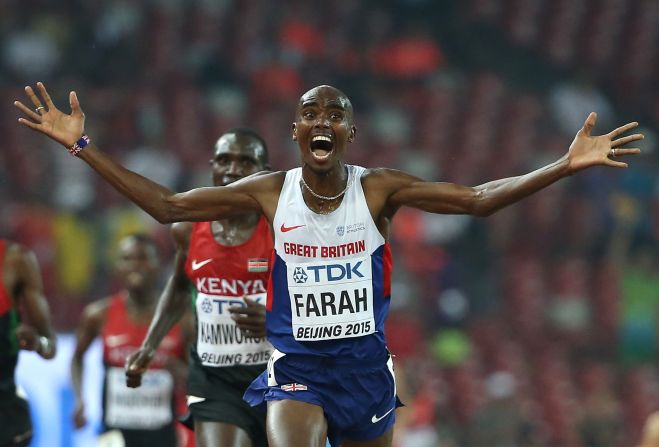 Mo Farah successfully defended his men's 10,000 meters title.