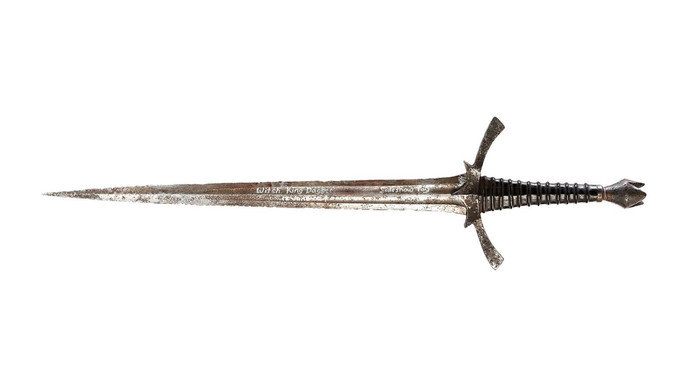A standout prop in the film, this dagger was used by The Witch King to stab Frodo on the hill at Weathertop.<br />