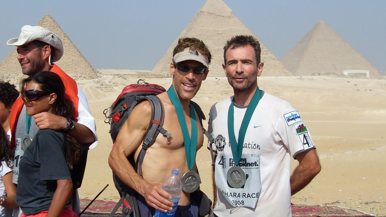 Karnazes (left) during the Sahara leg of the 4 Deserts Race, in 2008.