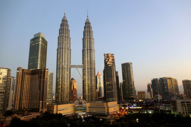 The design of the Petronas Twin Towers in Kuala Lumpur represents Islamic principles of "unity within unity, harmony, stability and rationality," according to the <a href="http://www.petronastwintowers.com.my/" target="_blank" target="_blank">building's website</a>.