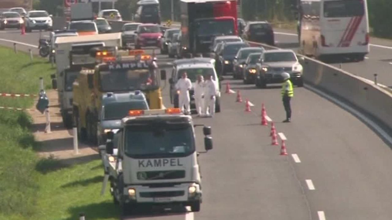 austria-migrants found dead in truck-ian lee-pkg_00000000.jpg