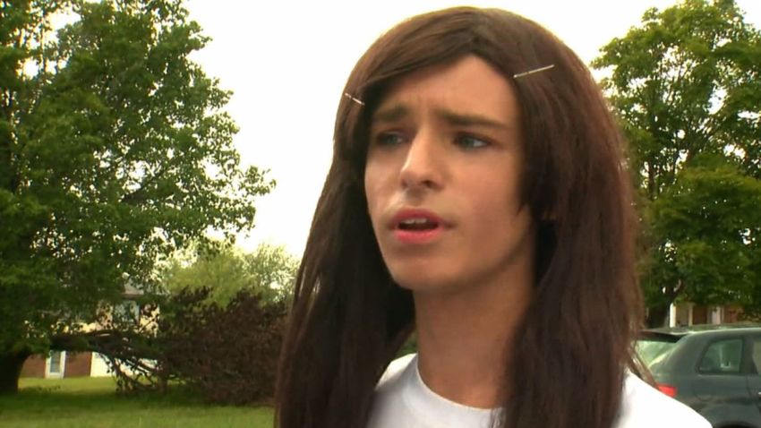 Transgender Teen In Girls’ Locker Room Sparks Protest Cnn