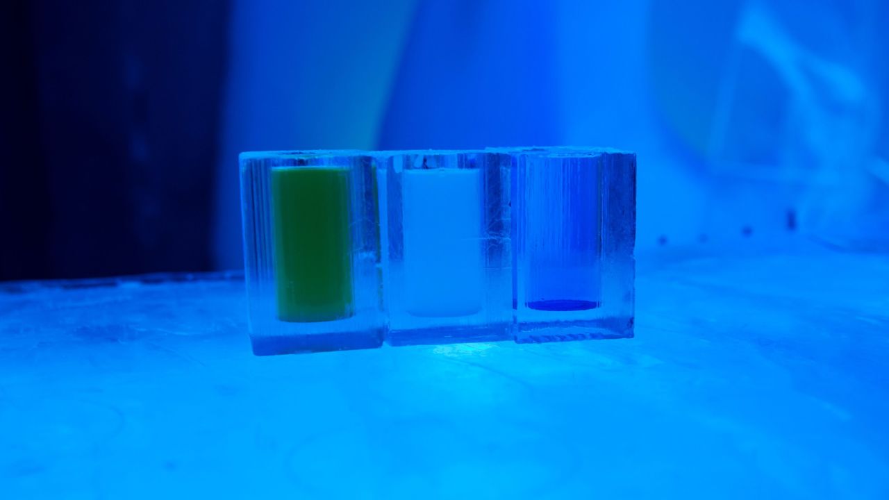 And how do guests chill out? About 27,000 cocktails are consumed each season in the Icebar, which now has branches worldwide. 