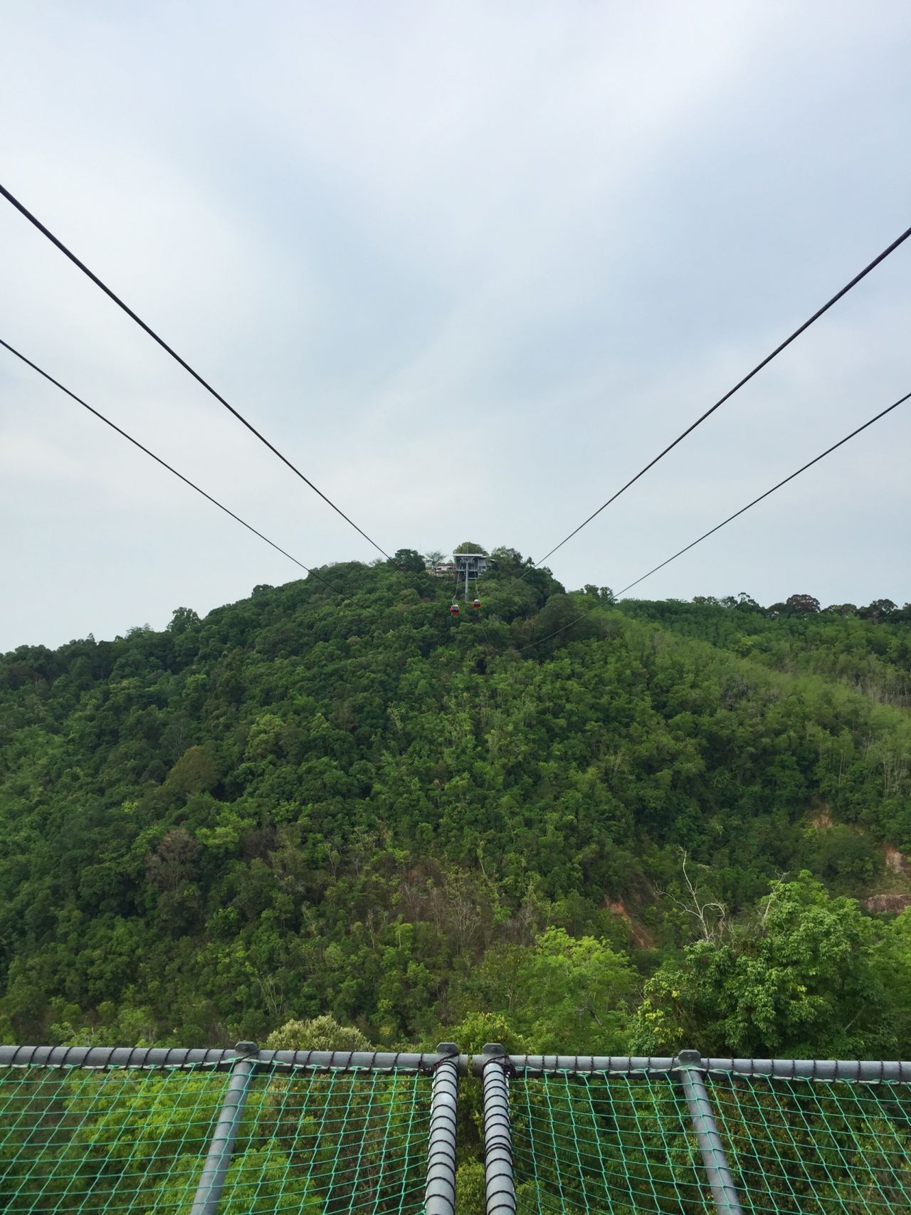 The relatively new cable car in Hat Yai takes travelers to the hilltop of Hat Yai Municipal Park, which offers great views of the city. 