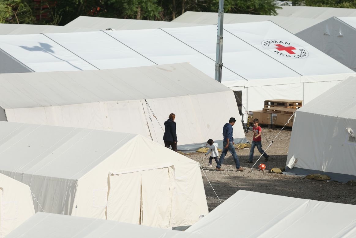 Germany expects to receive 800,000 asylum seekers in 2015, four times more than in 2014.