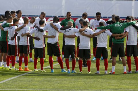 Portugal players observe a minute of silence in honor of refugees and migrants coming to Europe prior to their training session at Coimbra da Mota stadium in Estoril on September 3, 2015.