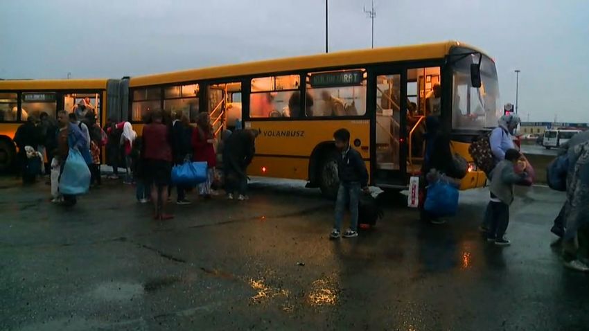 Migrants arrive in Austria by bus