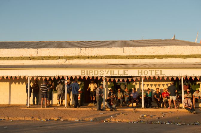 The Birdsville Hotel, which is also the only pub in the town, is the place where locals and racegoers flock to during the weekend. The drinking hole is a popular stop-off point for backpackers from all over the world and probably the most famous Outback bar in Australia. Around 80,000 cans of beer are consumed during the weekend.