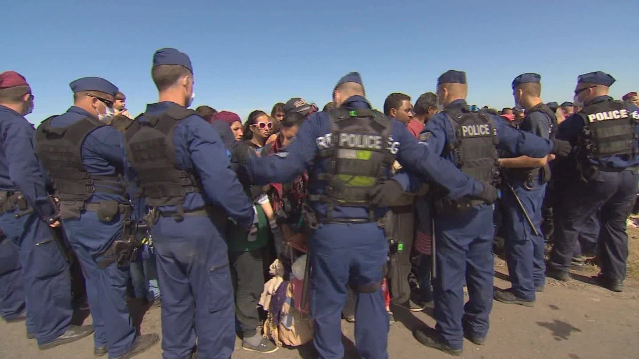 serbia hungary border surge damon pkg_00001708.jpg