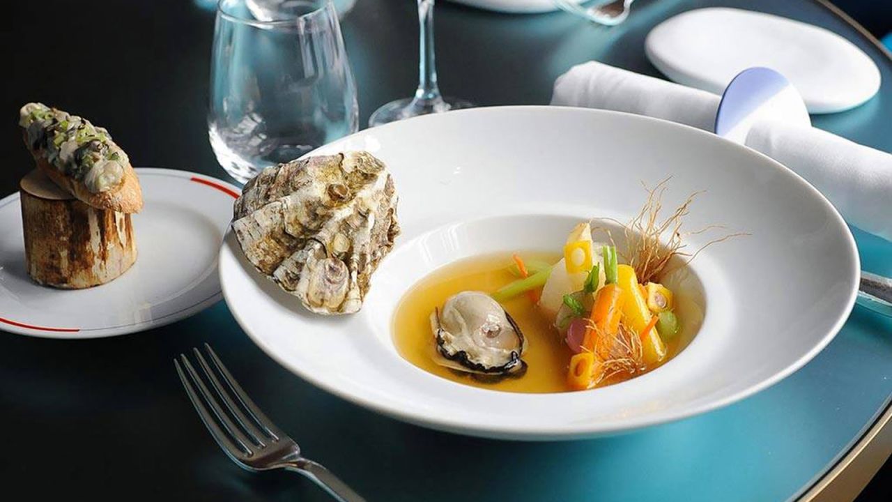 The new trend in Paris is restaurants dedicated to one ingredient or signature dish. L'Huitrade, an oyster bar just off the Champs Elysses, is owned by Michelin-starred chef Guy Savoy. <br />