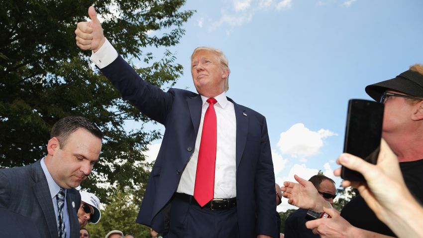 WASHINGTON, DC - SEPTEMBER 09:  Republican presidential candidate Donald Trump (C) acknowledges supporters after addressing a rally against the Iran nuclear deal on the West Lawn of the U.S. Capitol September 9, 2015 in Washington, DC. Thousands of people gathered for the rally, organized by the Tea Party Patriots, which featured conservative pundits and politicians.  (Photo by Chip Somodevilla/Getty Images)