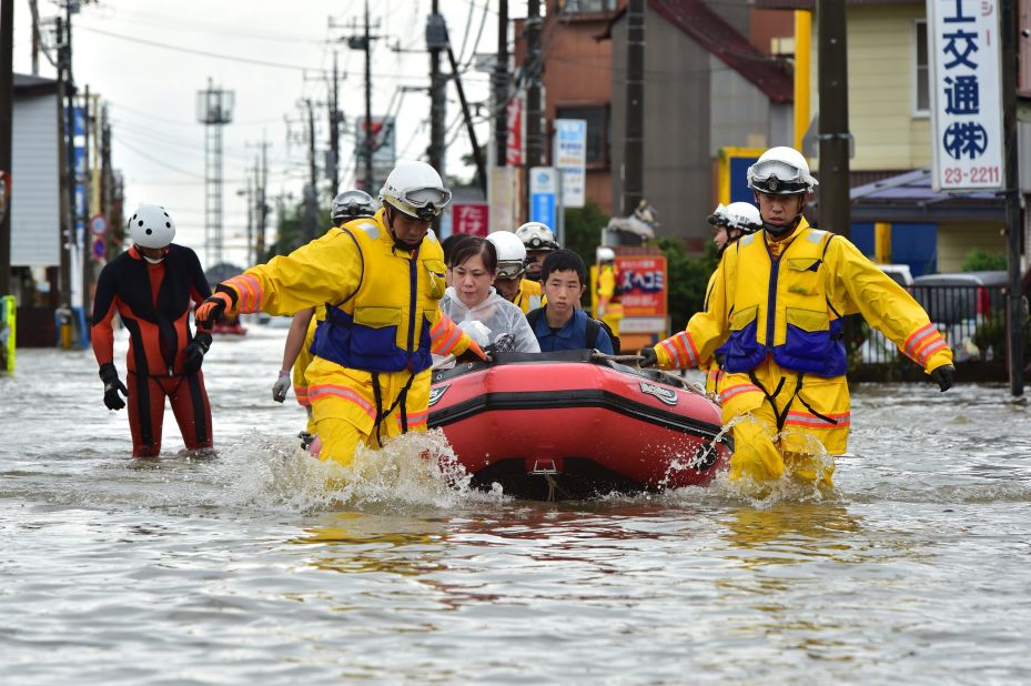 Rescue workers transport evacuees through the streets of Oyama on September 10.