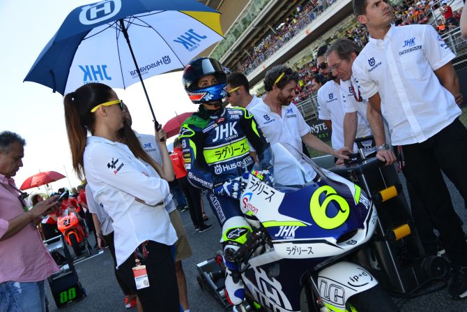 In 2015, Herrera rides alongside compatriot Isaac Vi?ales in the Husqvarna Factory Laglisse team.