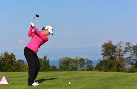 New Zealand teenager Lydia Ko, seeking her first major, finished the first day on two under par.