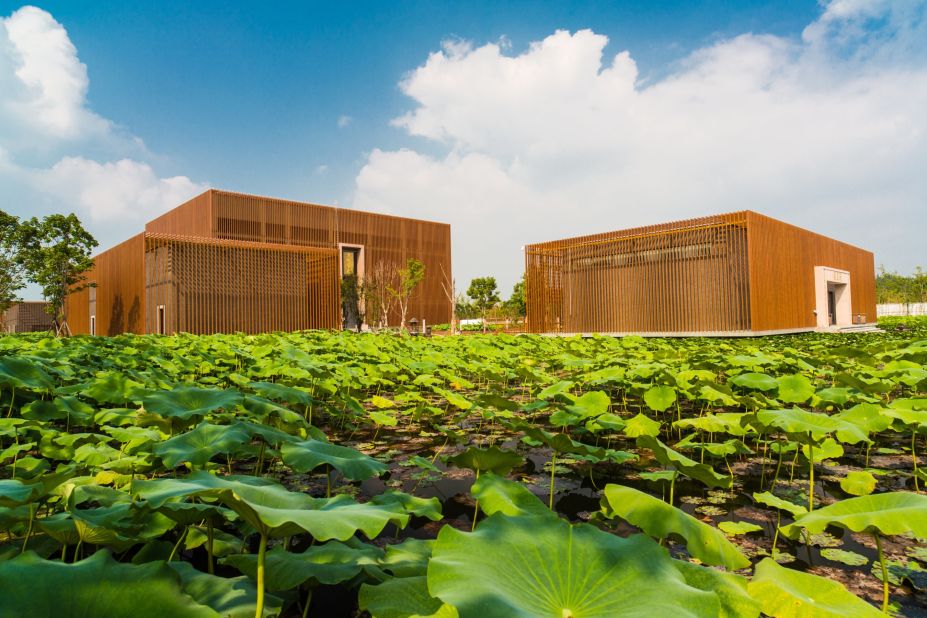 The design is a modern take on traditional Buddhist temples, and embodies Zen ideas of emptiness and anatta, or the denial of a self. Its poetic name is a nod to its location "floating" in a wetland park in southwest China, as well as Buddhists concepts of cause, effect, completeness and incompleteness, which resemble the physical form of a moon.<br />