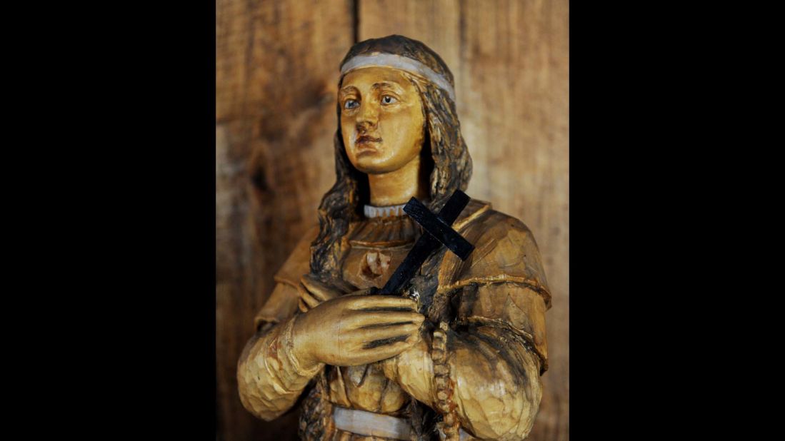 This is a wooden statue of <strong>St. Kateri Tekakwitha</strong>, a 17th-century Mohawk woman who was canonized in 2012. She is best known for teaching prayers to children and working with the elderly and sick. St. Kateri died in 1680, just before her 24th birthday. She is the Roman Catholic Church's first Native American saint.