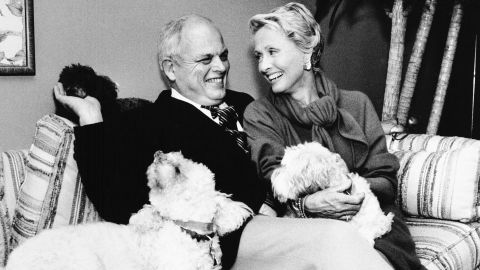 Former child star Dick Moore relaxes in his New York apartment with actress Jane Powell in 1984.
