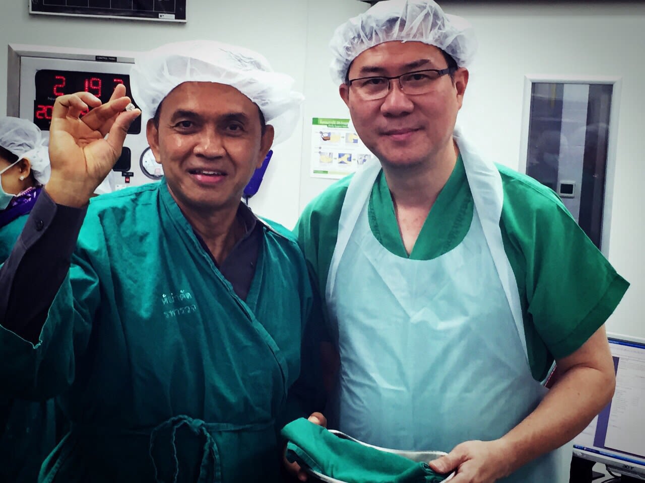 Doctors in Bangkok successfully extracted the 6-carat diamond from the woman's intestine via coloscope on Sunday. 