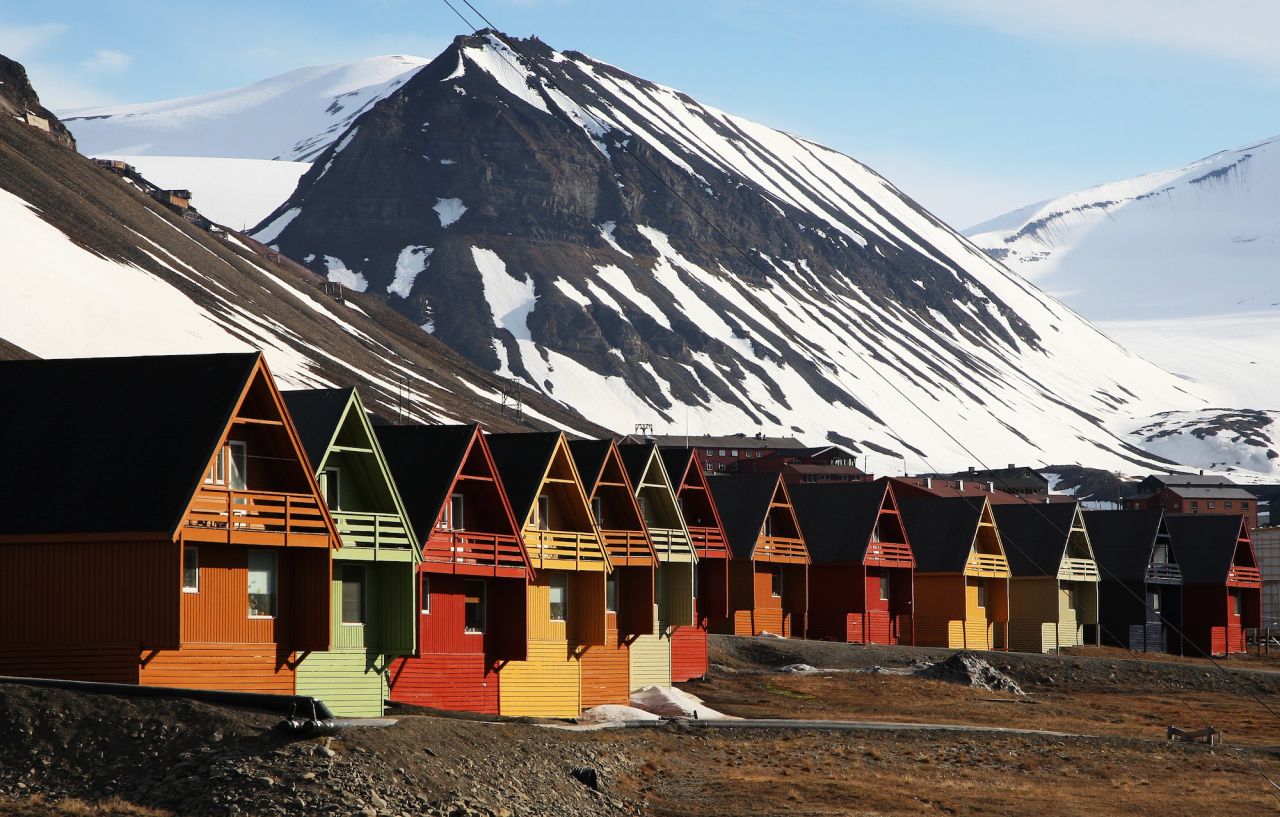 Norway's Spitsbergen island sits about 1,000 kilometers south of the North Pole. 