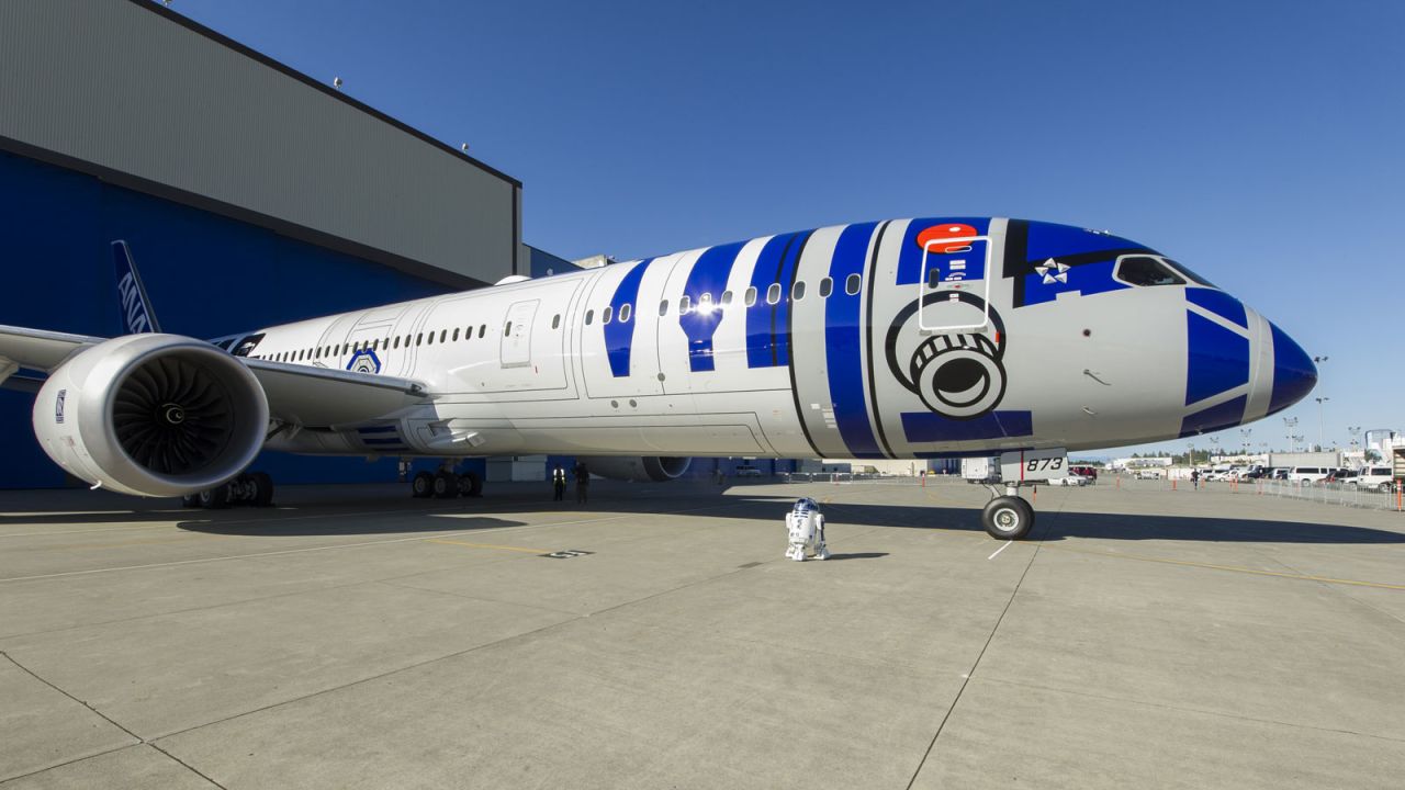 The first of the trilogy to hit the tarmac is the R2-D2 ANA Jet, a 215-seater Boeing 787-9 Dreamliner. It'll go into service on October 18, flying between Tokyo and Vancouver. 
