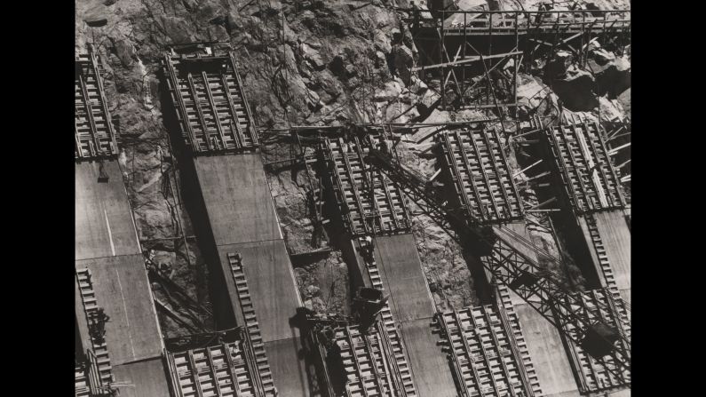 The dam was built in vertical columns of blocks that varied in size from about 60 feet square at the upstream face of the dam to about 25 feet square at the downstream face. An estimated 215 blocks make up the dam. Adjacent columns were locked together, like a giant Lego set, by a system of keys.