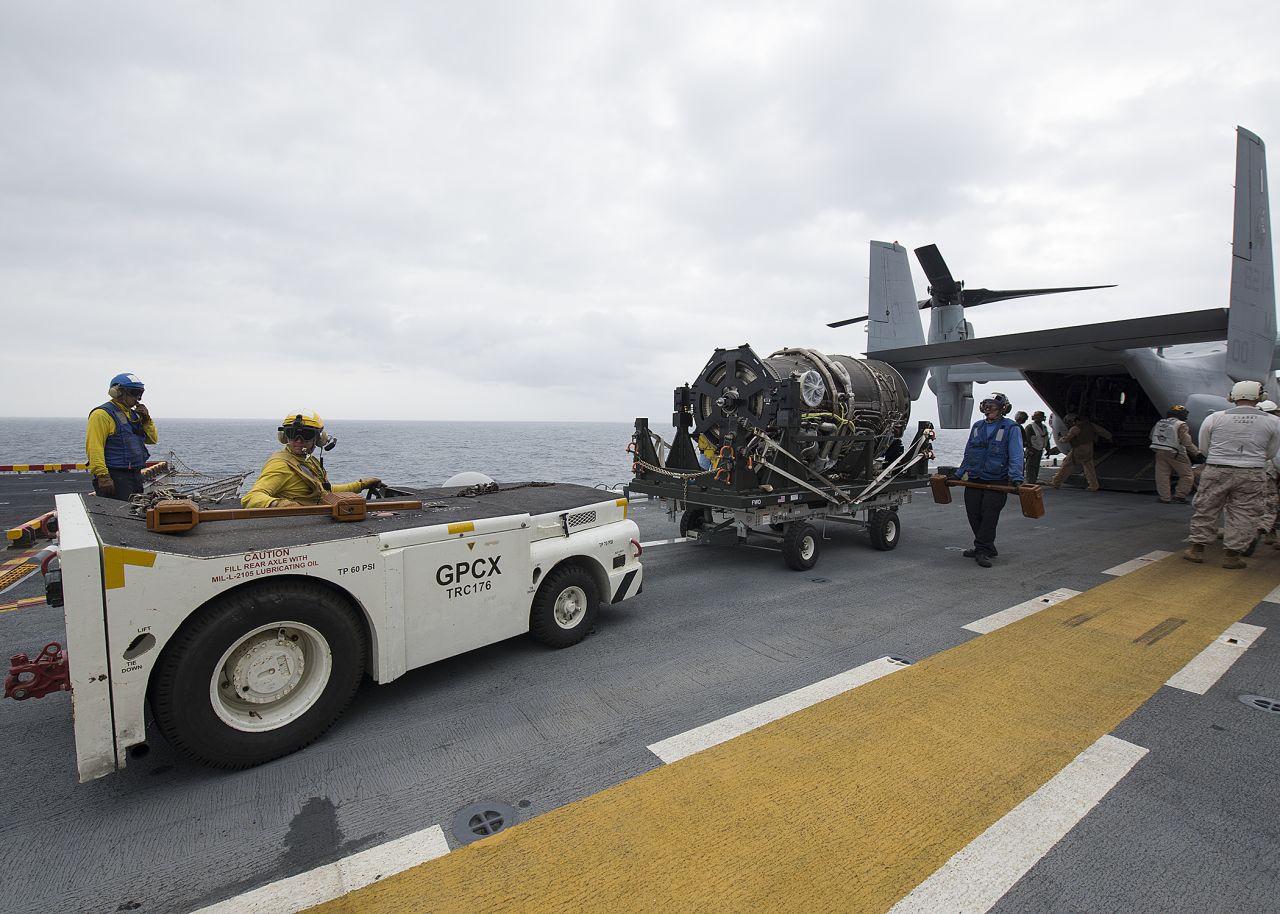 Sailors and Marines remove a generator for the F-35B Lightning II aircraft from an MV-22 Osprey assault support aircraft aboard the amphibious assault ship USS Wasp during operational testing in May. A new Pentagon report says the testing highlighted maintenance challenges for the F-35.