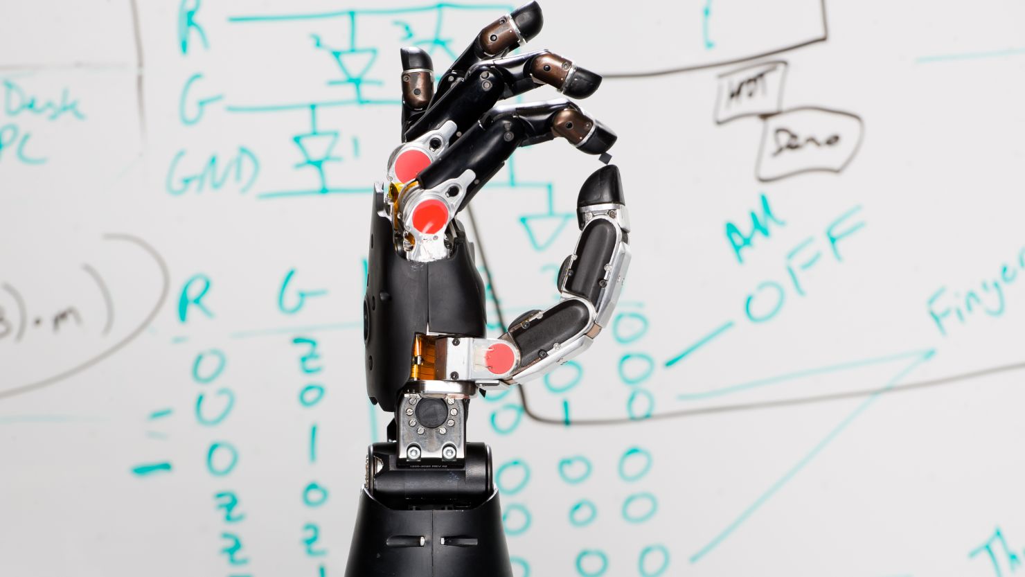 Prosthetic hand 'tells' the brain what it is touching