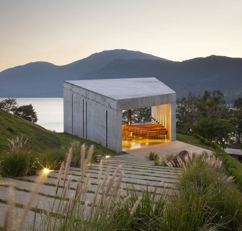 "It was intended as a scene for the landscape and handled as a unique space developed with a single material, concrete, to highlight the lake and mountains," says Gabriela Siman, project manager at EMC Arquitectura. The design's informal reticular pattern deliberately limits the visitor's view to the lake, enticing the visitor to explore its greater surroundings. 