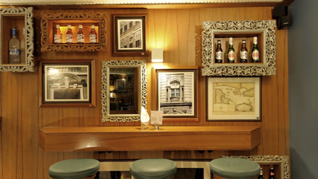 Woodside Inn provides the triangle of comfort: beer, meat, sturdy stools.
