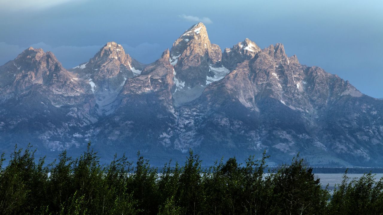  Adjoining the western edge of Grand Teton National Park, National Forest land attracts fewer people and no tour buses. Visitors can drive to the top of Saddle Mountain for free camping and a perfect sunrise view of the Tetons.  