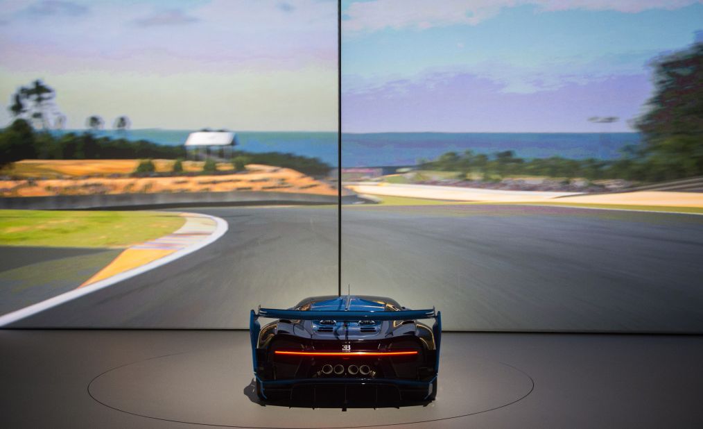 The reveal follows a complete sale of all 450 of Bugatti's Veyrons. 