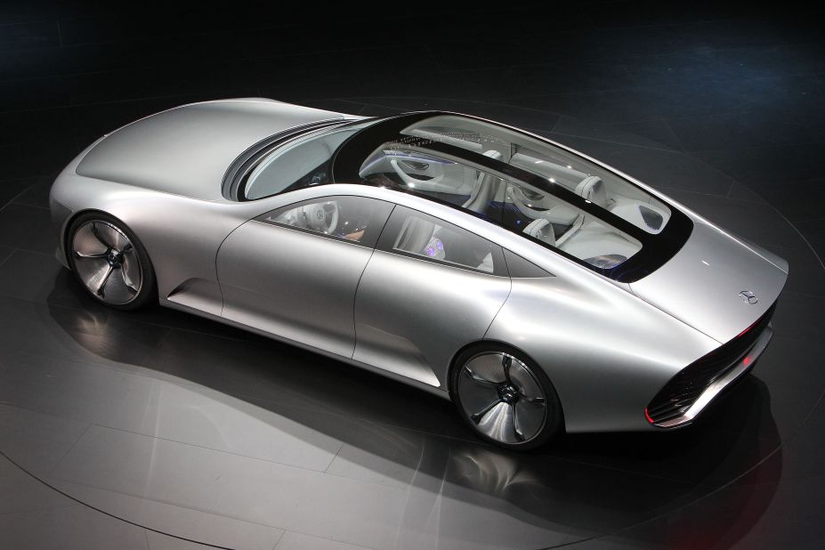  The Mercedes-Benz Concept IAA can automatically switch from design mode to aerodynamic mode when the vehicle reaches a speed of 80 km/h. With a simple push of a button, eight segments extend from the rear of the car, increasing its length by 390 millimeters. 