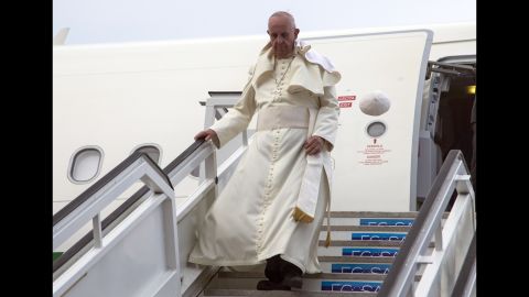 Pope Francis' cap flies off his head as he deplanes in Havana on September 19.