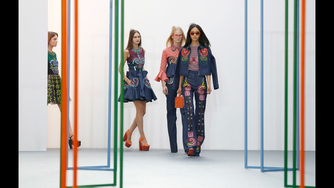 Holly Fulton took inspiration from another surrealist: British painter Eileen Agar. The room was overflowing with spectators squeezed into the rows and filling the standing areas.