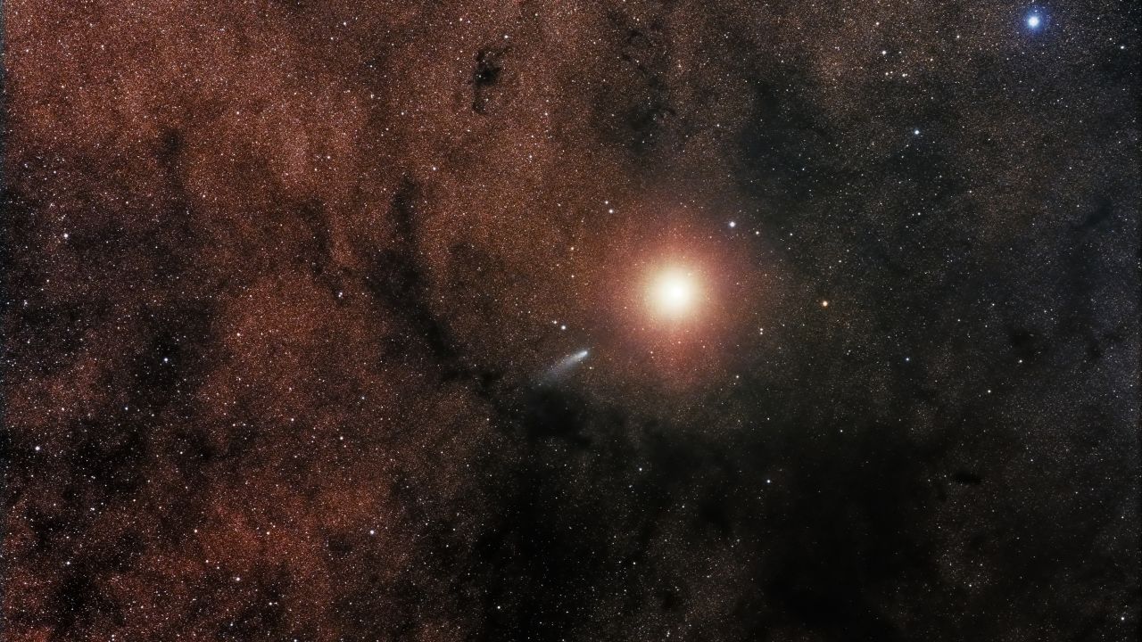<strong>Robotic Scope prize:</strong> Sebastian Voltmer, "Comet C/2013 A1 alongside Mars"