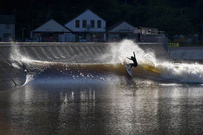 The wave machine is able to generate a 2m high wave every minute, which will peel for more than 150m. The pool can accommodate up to 36 surfers at a time.