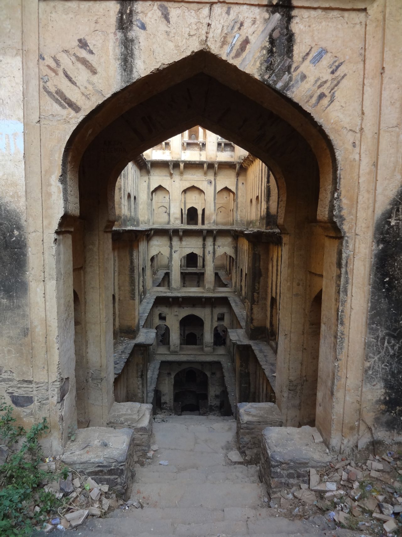 "This is where I knew I had slipped over the line from 'enchanted' to 'obsessed.' Neemrana is very deep -- 9 stories -- and dangerously decrepit, but one of the most marvelous structures I've ever seen. Ever."