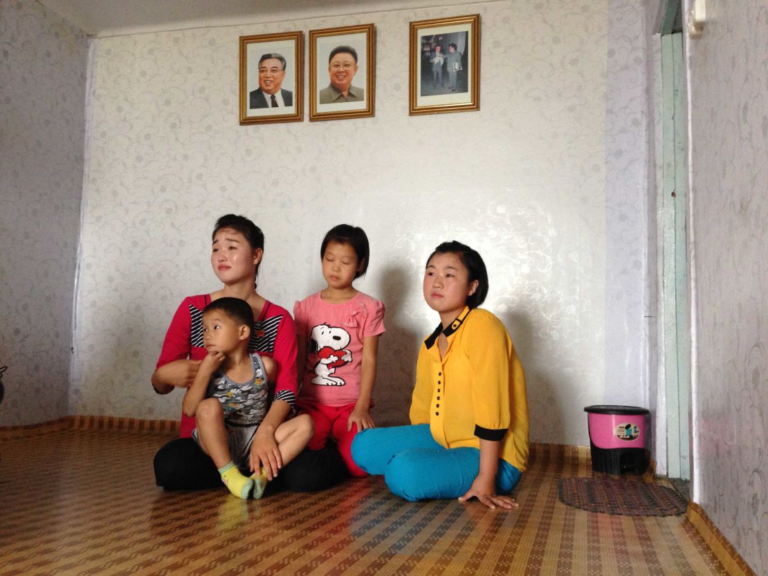 Jang Jong Hwa (L) with Jong Gyong Hui, 11 (C), Jong Un Jong, 16 (R), and Jong Ja Myong, 4 (front).
