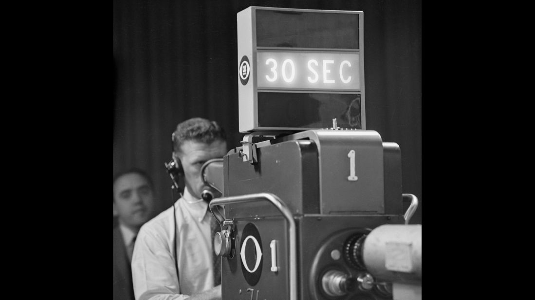 A CBS camera flashes a 30-second warning to those on stage.