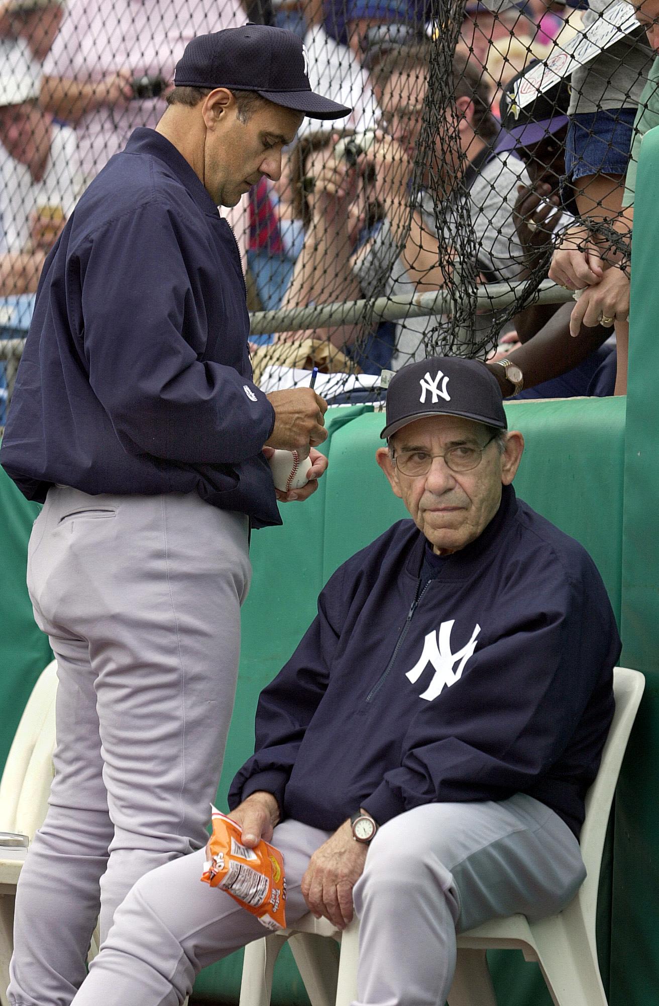 Yogi Berra, Hall of Fame catcher for Yankees, dies