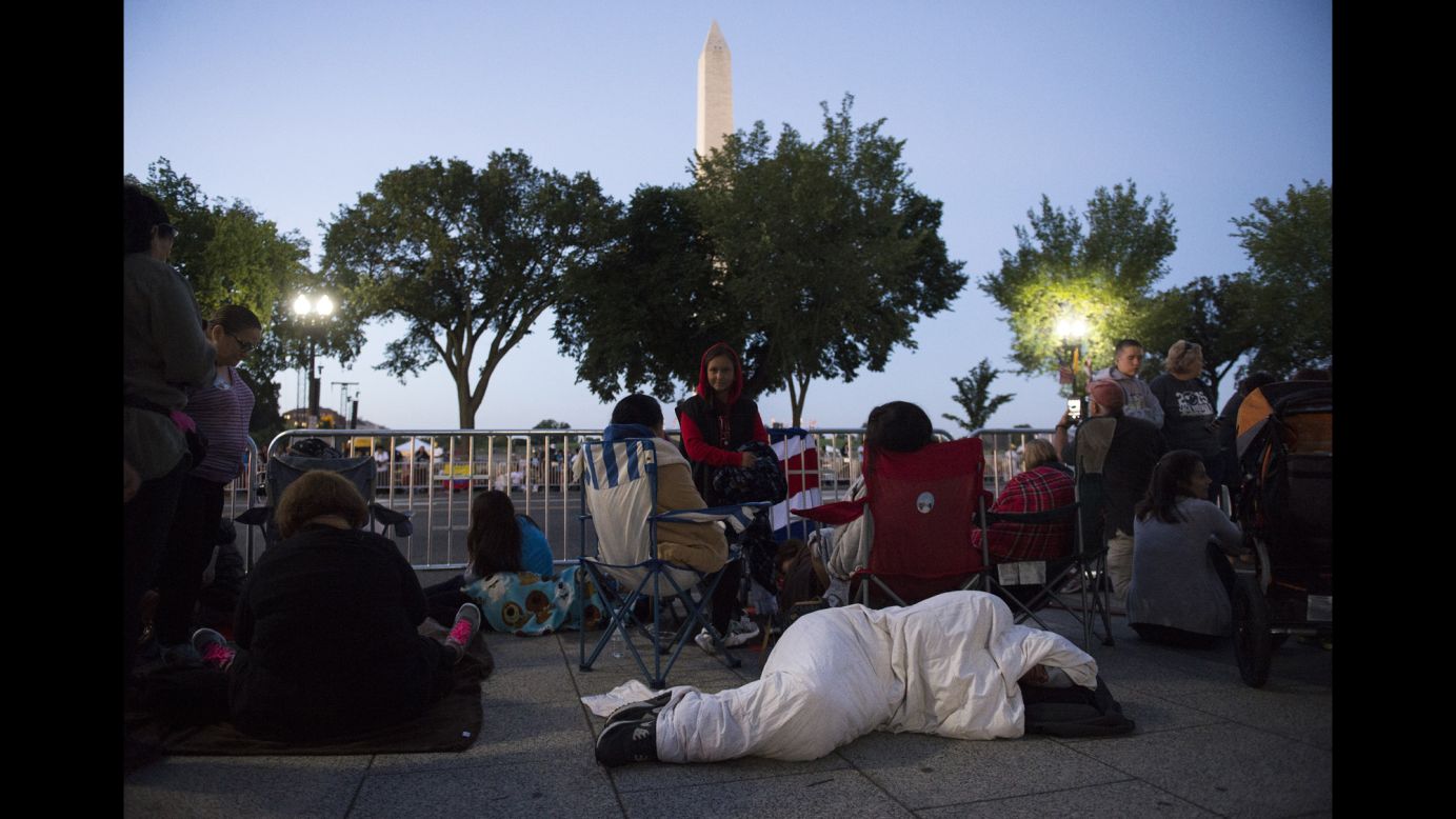 Early on September 23, people gather along Pope Francis' parade route in Washington.