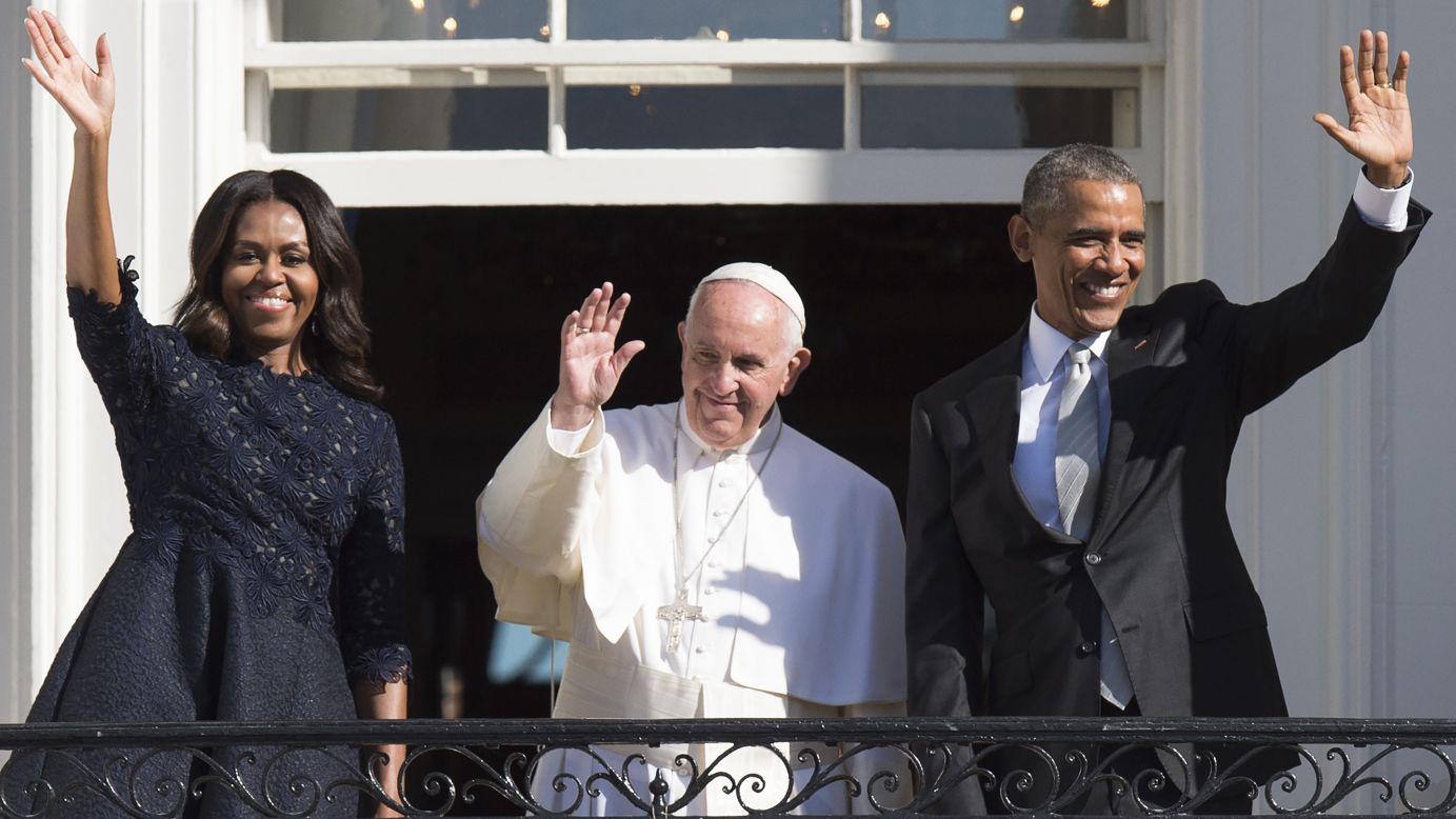 Obama, the Pope and first lady Michelle Obama greet the crowd during an arrival ceremony on the South Lawn of the White House on September 23.