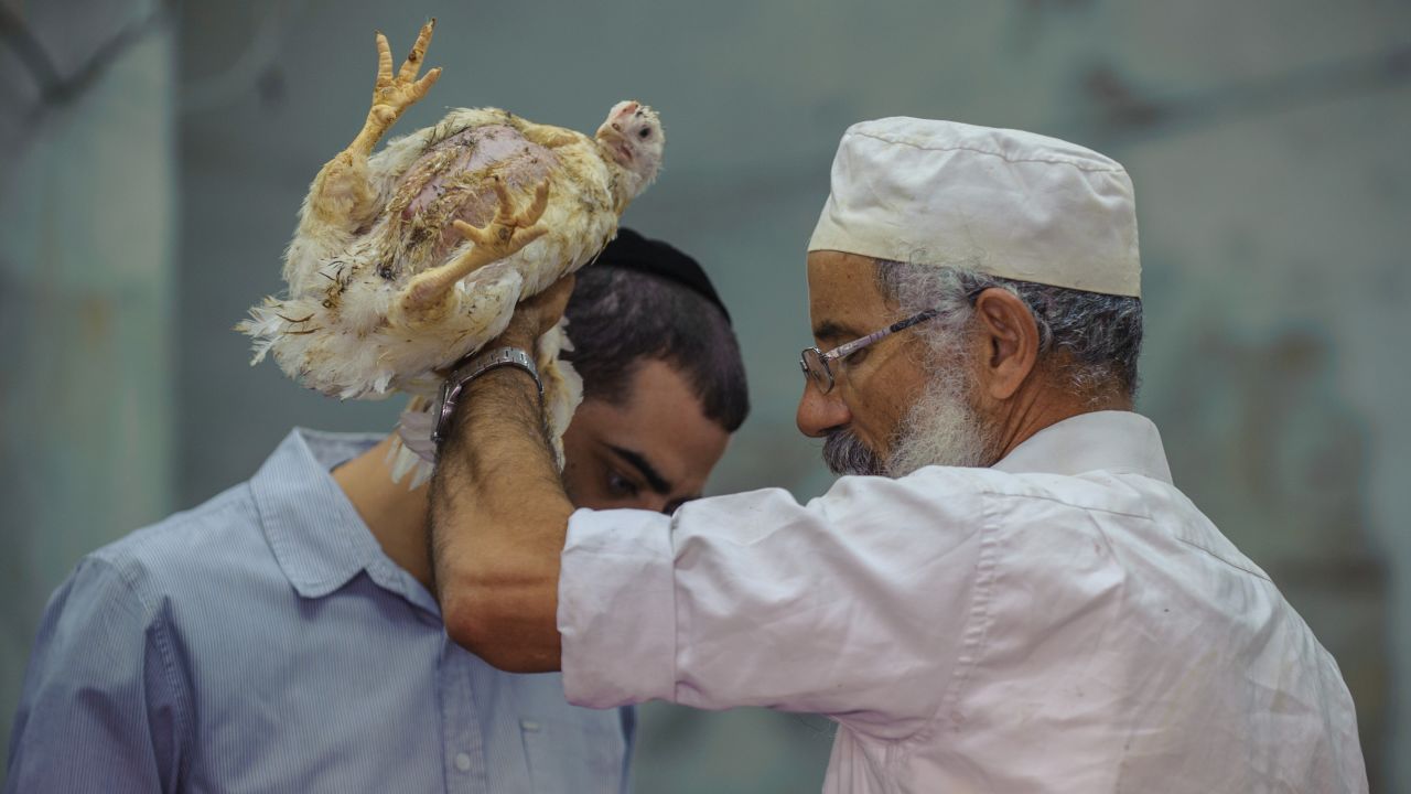 A Jewish shochet waves a chicken over a man's head in Jerusalem as part of a traditional ceremony held Monday, September 21, ahead of the Yom Kippur holiday. <a href="http://www.cnn.com/2015/09/18/world/gallery/week-in-photos-0918/index.html" target="_blank">See last week in 39 photos</a>