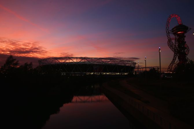 The Queen Elizabeth Olympic Park, which hosted the London 2012 Games, was bathed in a stunning sunset before the evening game. 