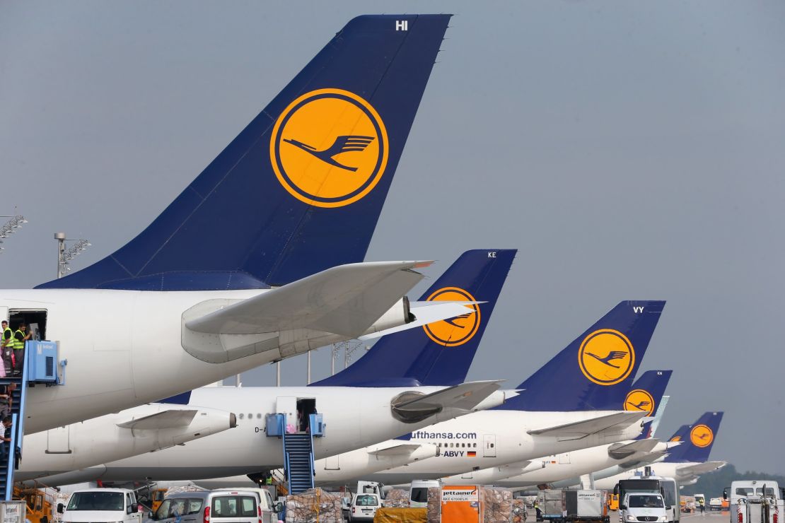 Lufthansa will be te first airline to trial super-fast in-flight broadband from 2017.