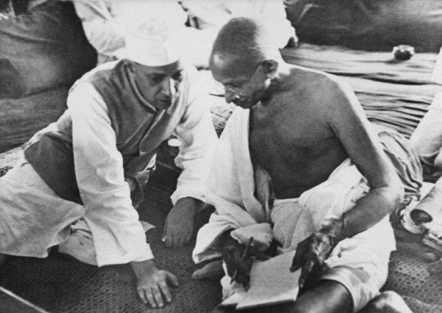 Gandhi talks with Indian politician Jawaharlal Nehru at a session of the All India Congress Committee in 1942. It was at this session that the Quit India Resolution was passed, demanding India's independence from British rule. 