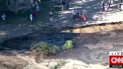 australia queensland sinkhole cnni nr_00011917.jpg