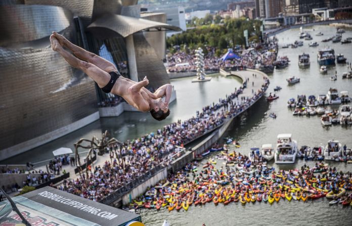 Steven LoBue snatched victory in the series' milestone 50th event since its launch in 2009. A daring dive of five front somersaults and a half twist pike earned the American his first win this season and third overall.