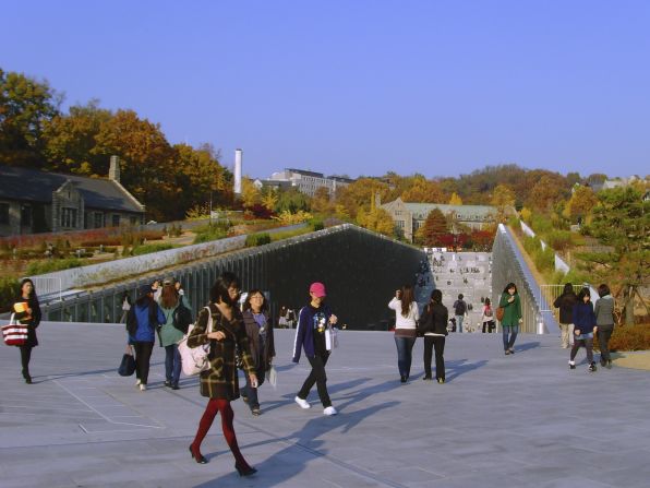 The roof of the campus doubles as a place of recreation for students.